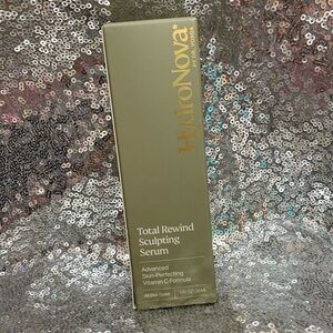 Total Rewind Sculpting Serum - Green